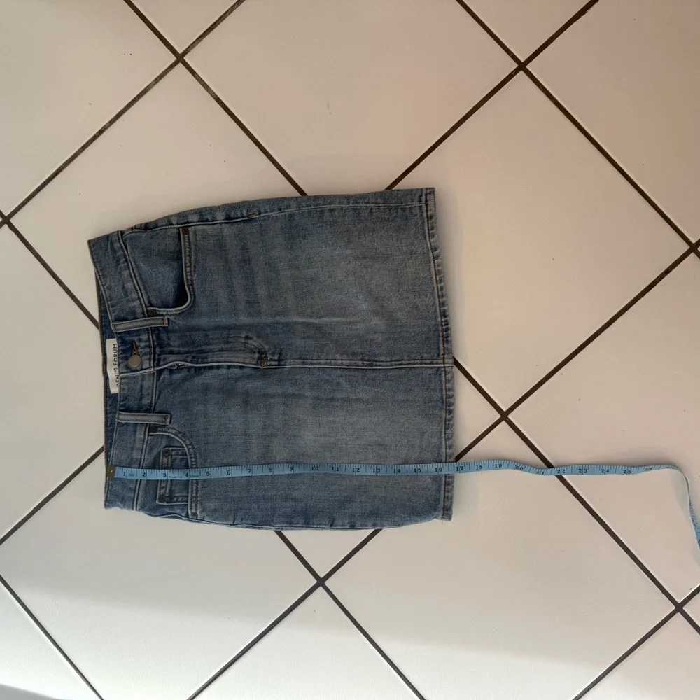 Denim Forum - The Pin-Up Denim Skirt - Picture 2 of 4